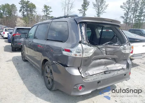 2015 Toyota Sienna Se Premium 8 Passenger z USA, uszkodzony, nr VIN 5TDXK3DCXFS634291